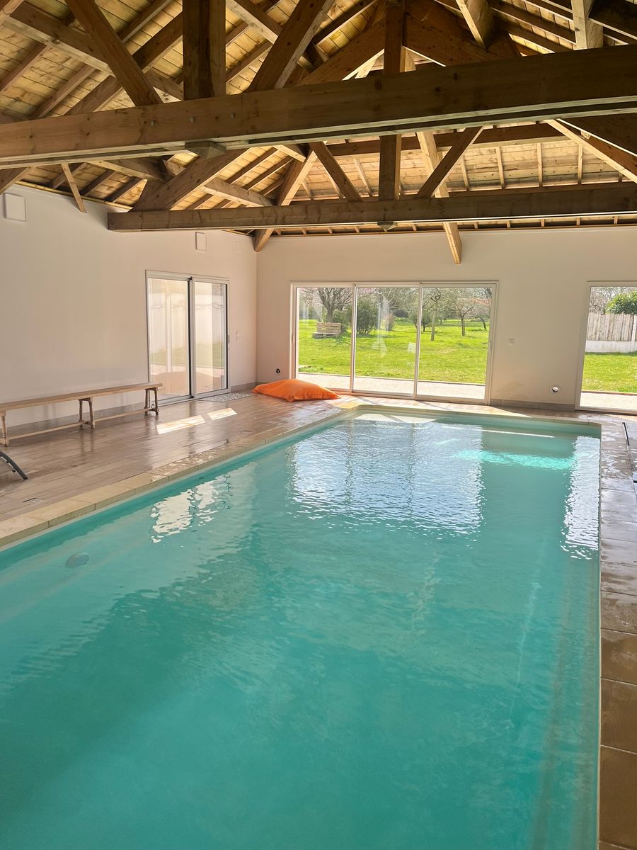 Piscine intérieure chauffée — Couette & Piscine